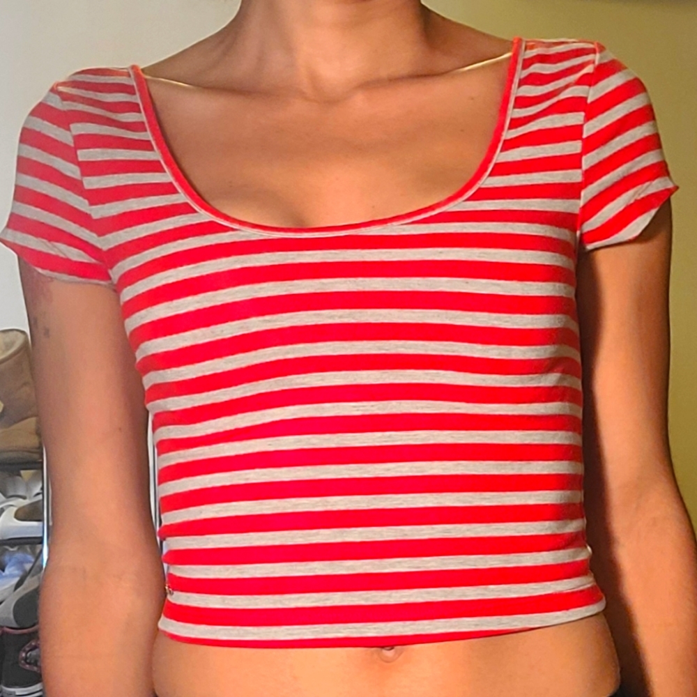 GUESS crop top